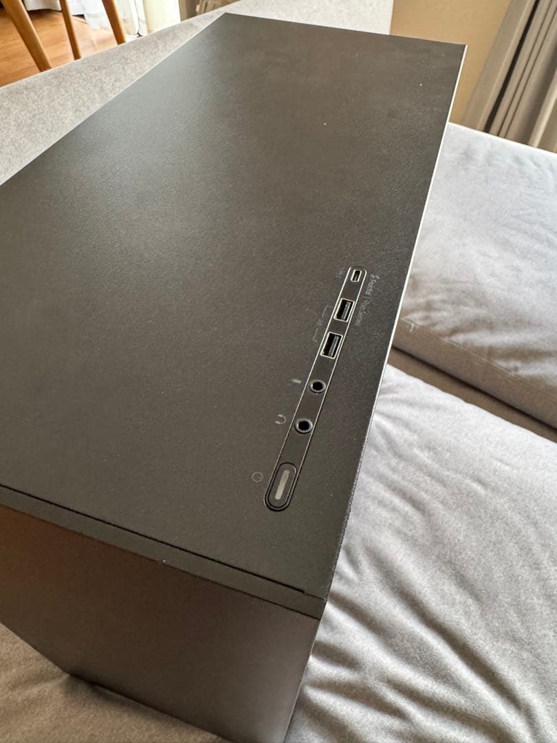 オシャレな電源付き静音PCケース　FRACTALDESIGN