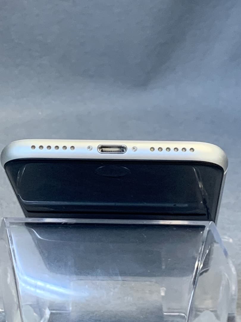 美品　国内版　SIMフリー　iPhoneSE 第二世代　64GB ホワイト色