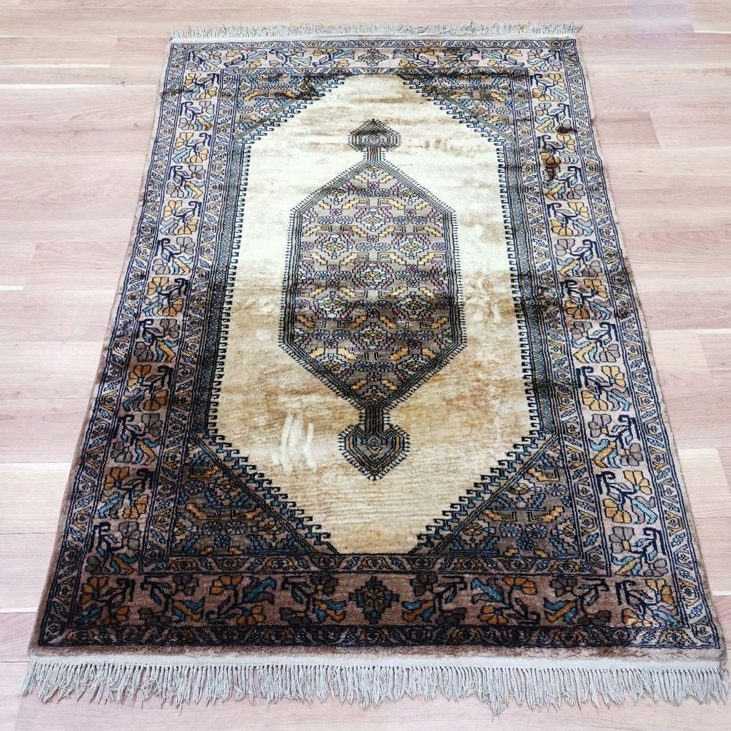 Y3075 パキスタン絨毯 ウール 手織り 181×122㎝ トライバルラグ