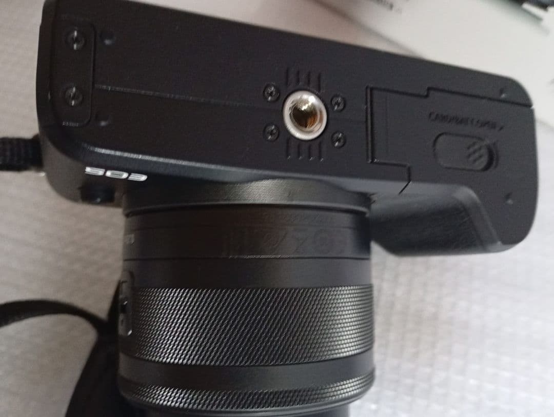 CANON Kiss M Wレンズ 15-45mm　55-200mm 美品箱付!