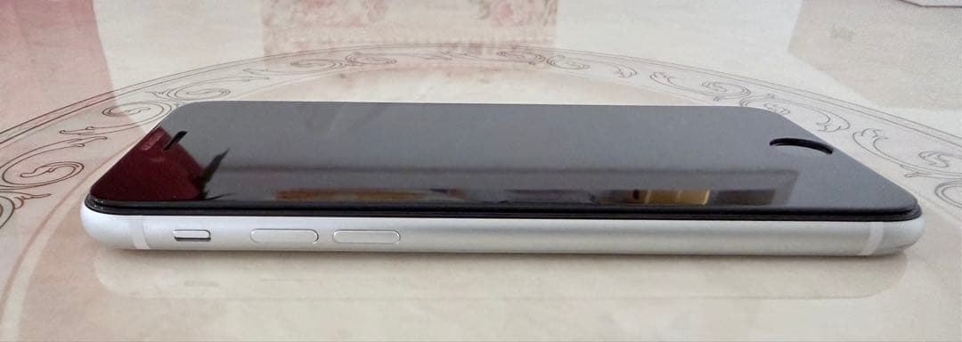 Apple iPhone SE (第2世代) ホワイト64GB 中古品