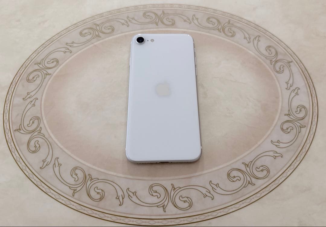 Apple iPhone SE (第2世代) ホワイト64GB 中古品