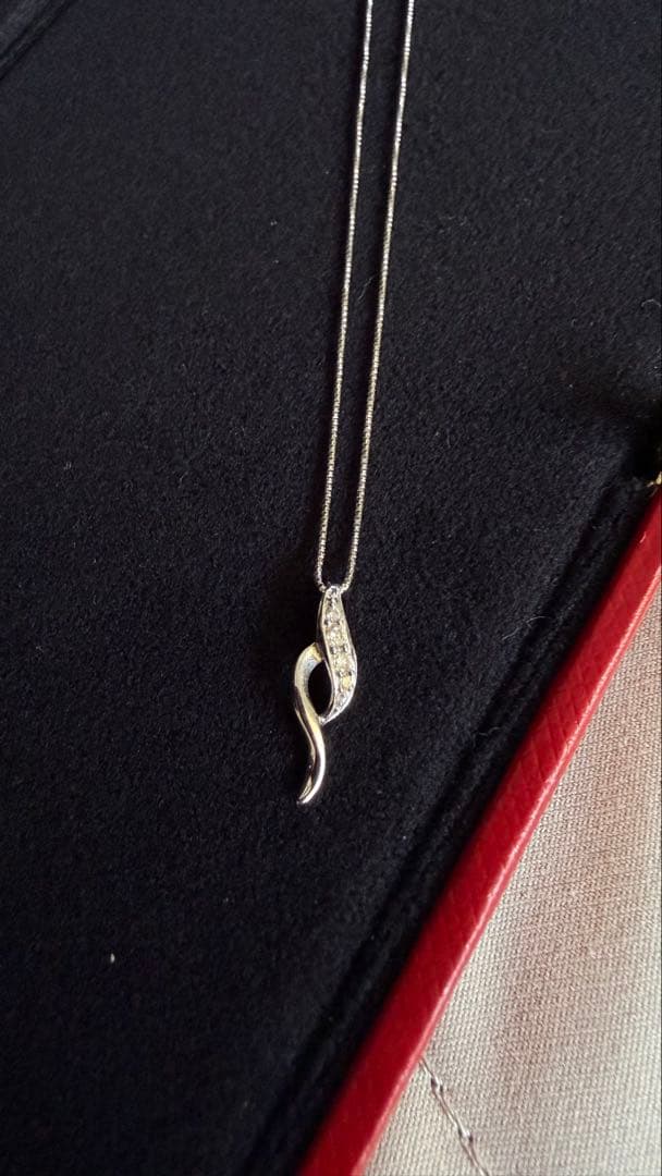 K18ホワイトゴールドダイヤネックレス0.05