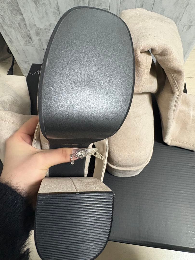 EMODAベージュ スエード プラットフォーム ロングブーツ