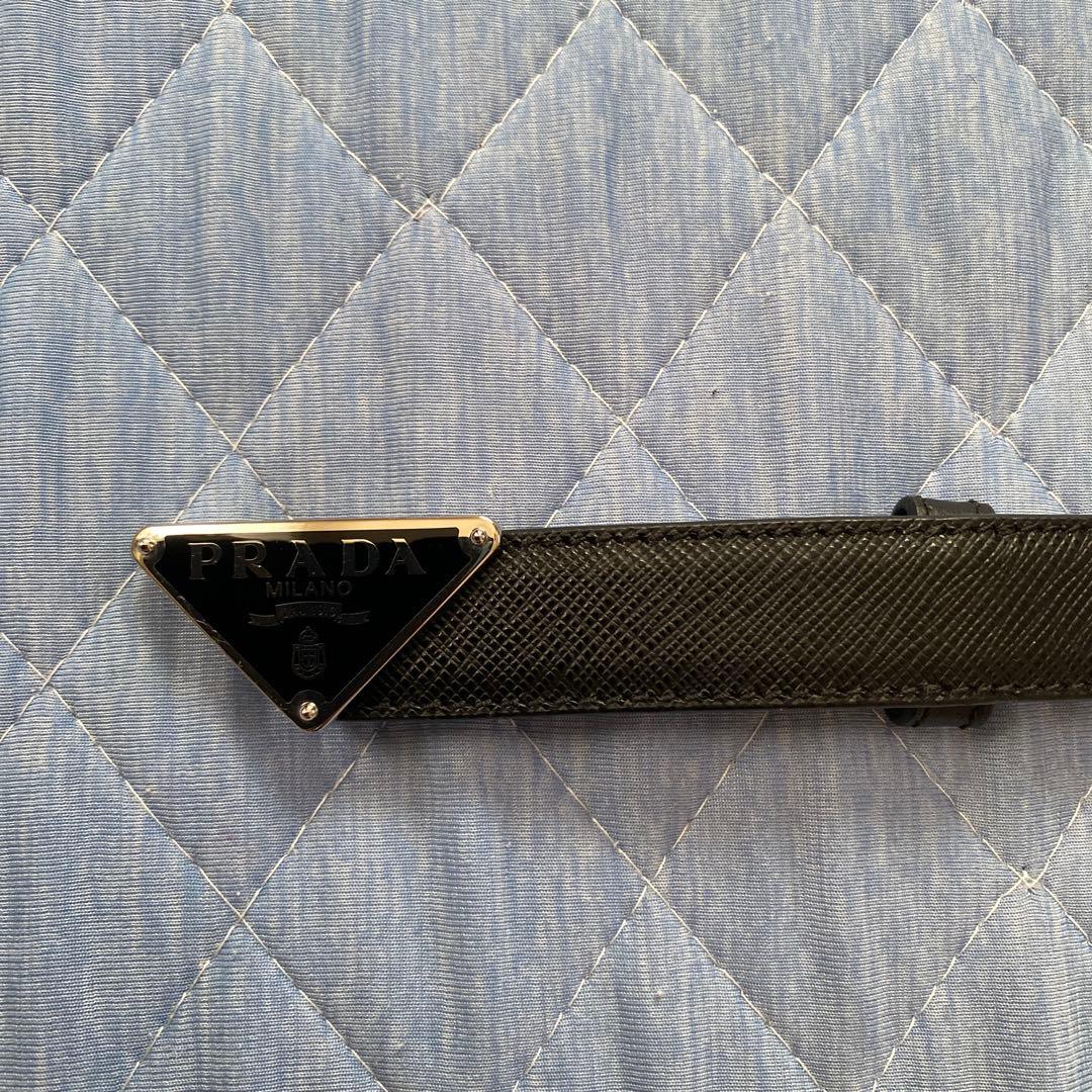プラダ　サフィアーノレザーベルト トライアングルメタルバックル