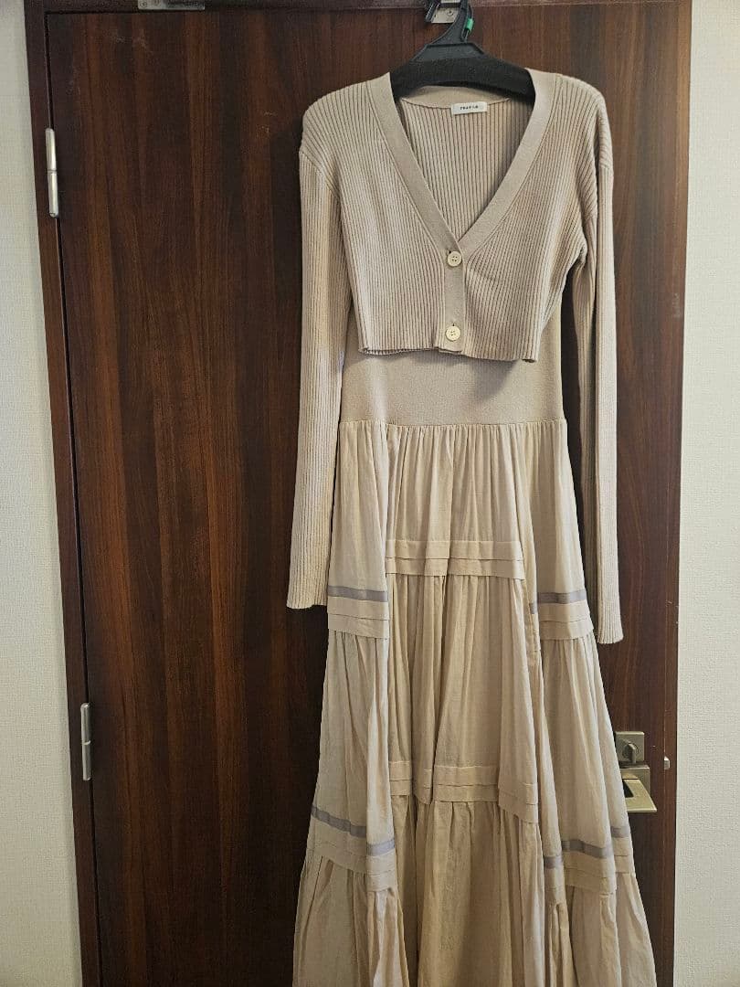 【セット販売】ニットコンビタックティアードワンピース ／カーディガンつき