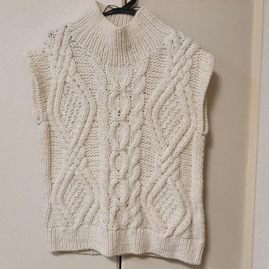 かぐれケーブルニットベスト