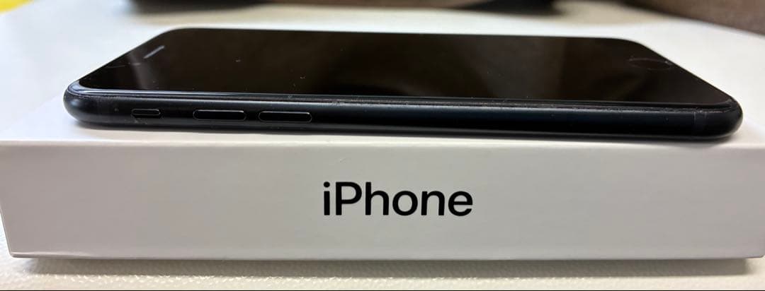 【美品】iPhone SE第3世代64GB本体、ケーブル、箱付き