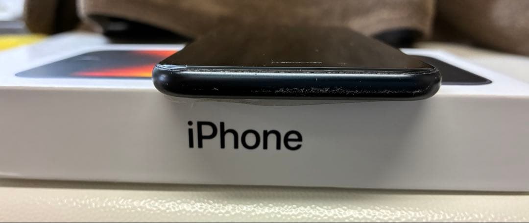 【美品】iPhone SE第3世代64GB本体、ケーブル、箱付き