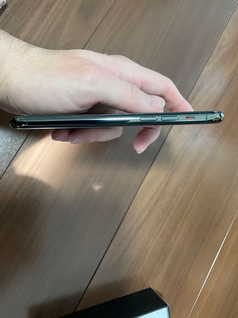 Apple iPhone 11 Pro ミッドナイトグリーン本体