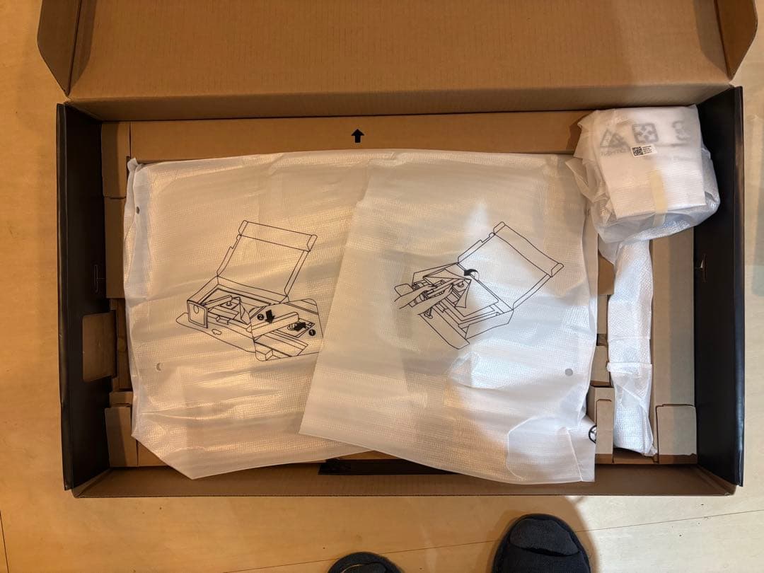 Dell U2422HE 23.8インチ USB-C HUB モニタ−　④