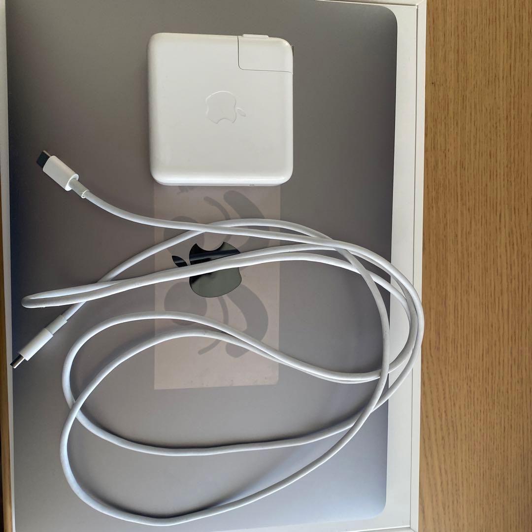 MacBook Pro 13インチ　M２　2022