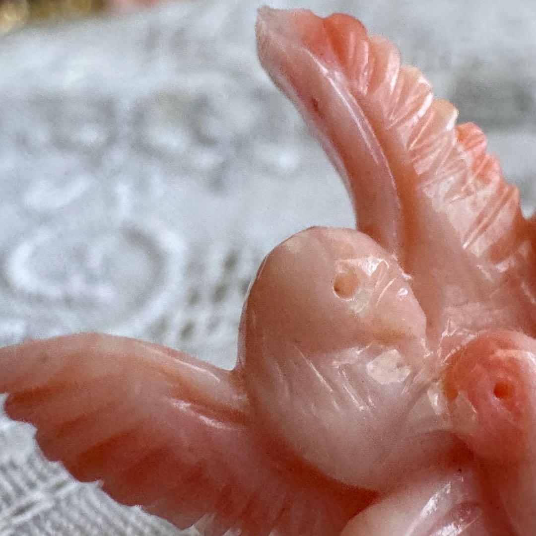 桃珊瑚 寄り添う鳥たち 二羽 小鳥 ブローチ ピンブローチ 天然珊瑚 サンゴ