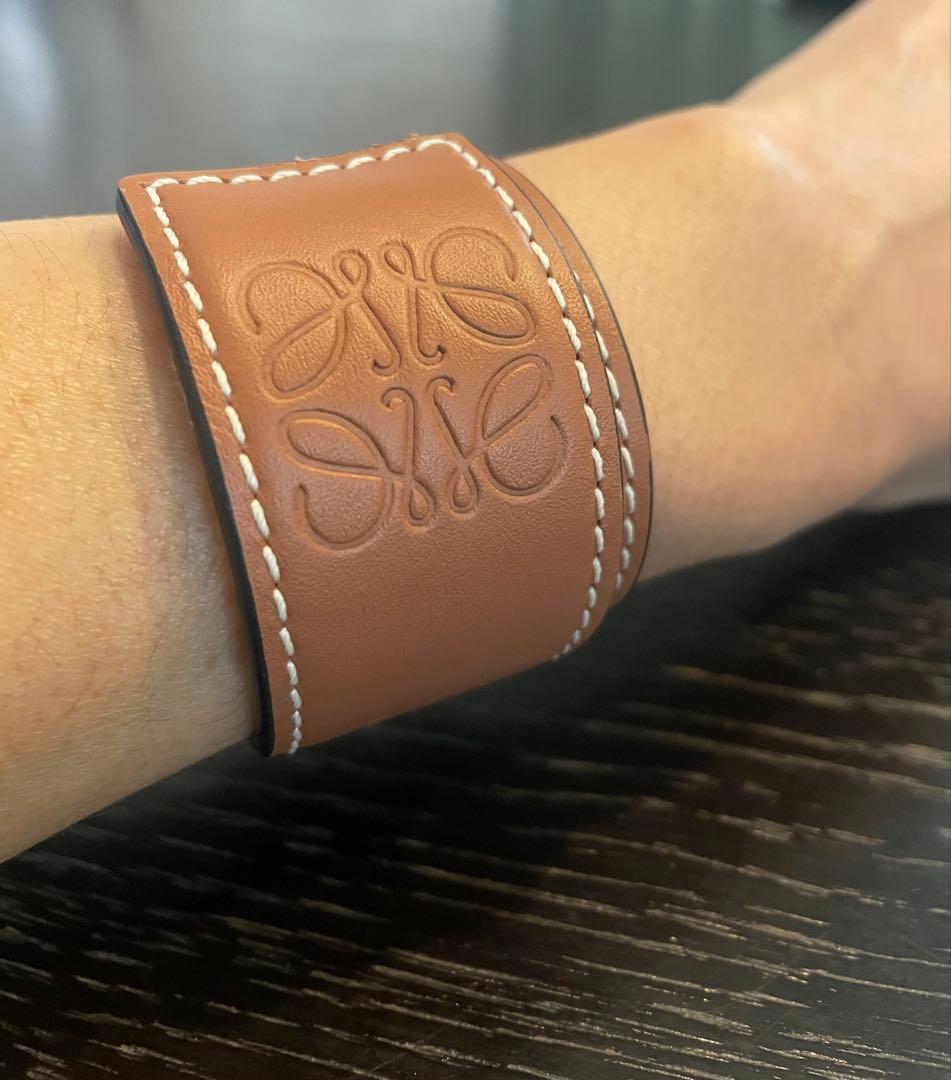 LOEWE ベージュレザー バングル