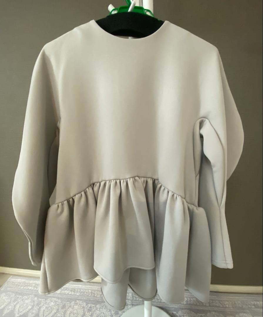 ツルバイマリコオイカワ キリル　ベージュ　グレー　長袖