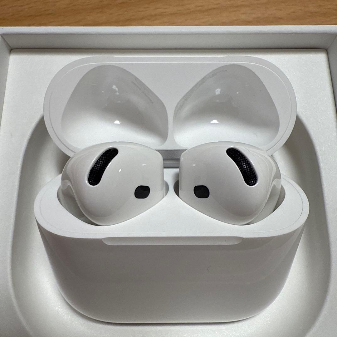 Apple AirPods 4 ノイズキャンセリングMXP93J/A