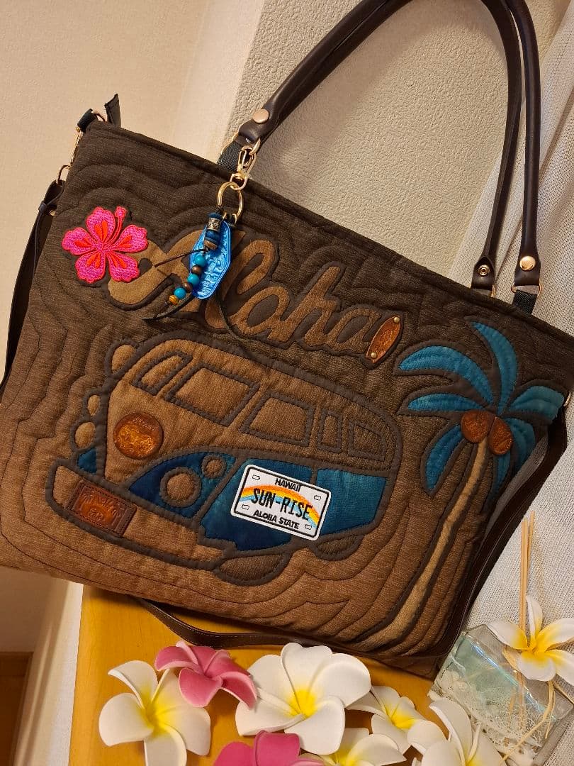 最終お値下げ!　ハワイアンキルト　大きめ横長　バッグ　2WAY　革タグチャーム付