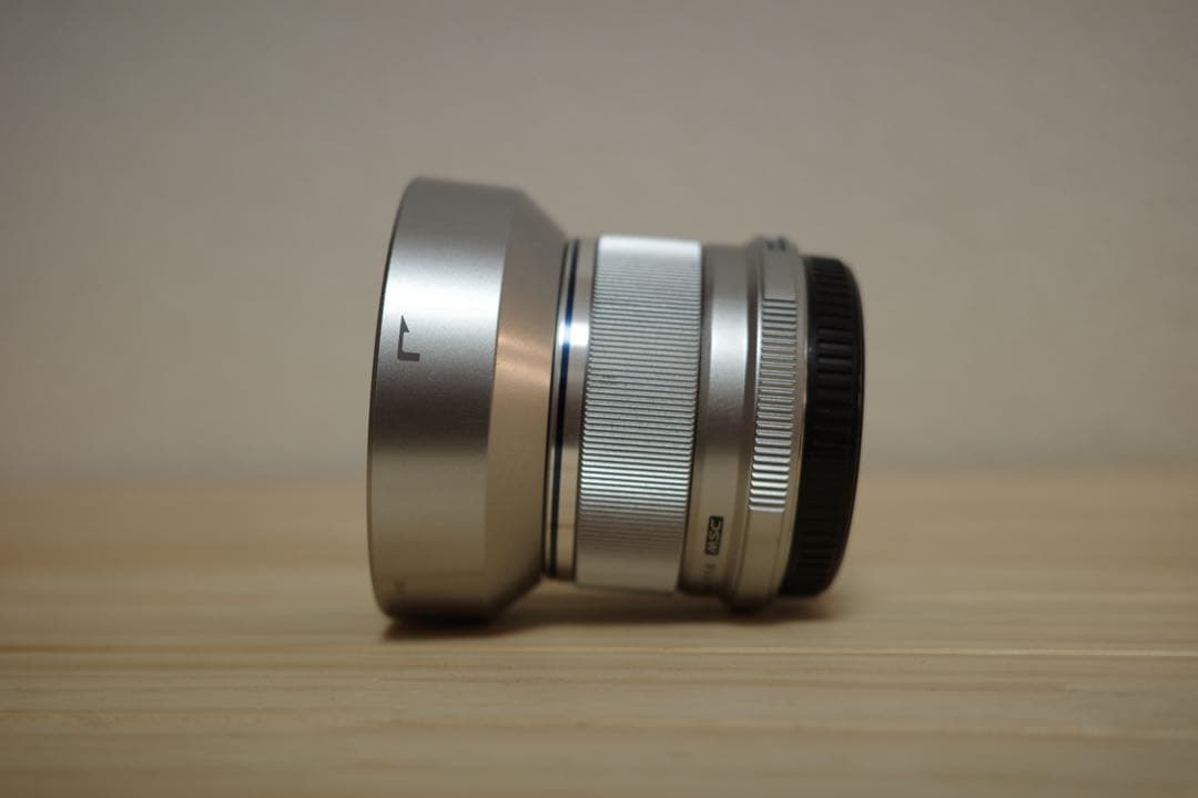 OLYMPUS 25mm F1.8 シルバー(単焦点レンズ）