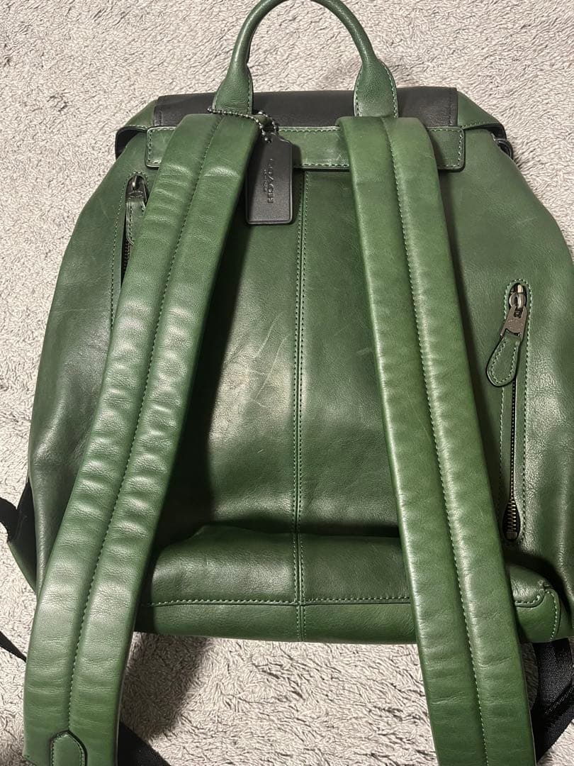 ダークグリーン ブラック レザーリュック