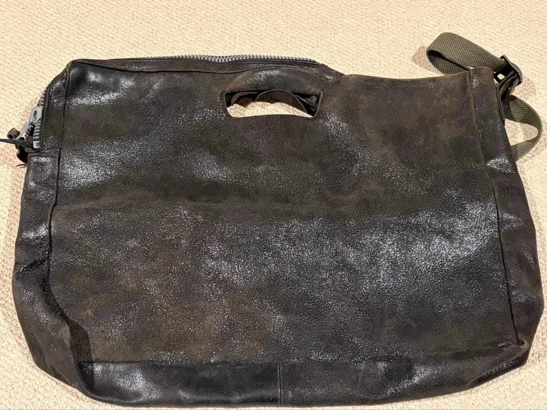 DELLE COSE ショルダーバッグ　イタリア製GUIDIレザー