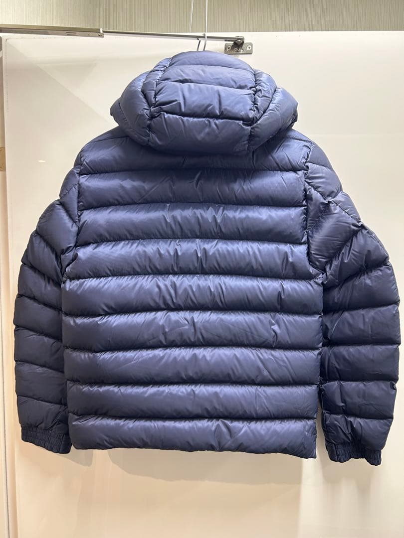 モンクレールフード付きネイビーダウンジャケット