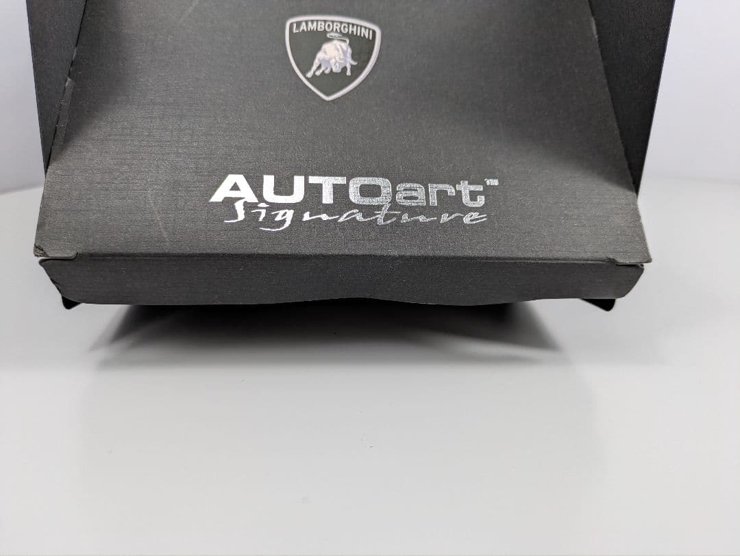 1/18 ミニカー ランボルギーニ　アヴェンタドール J オートアート　レッド