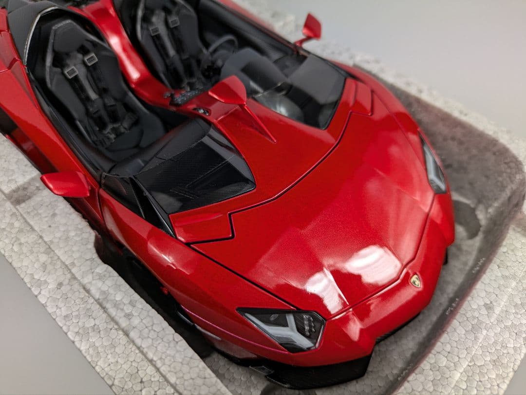 1/18 ミニカー ランボルギーニ　アヴェンタドール J オートアート　レッド