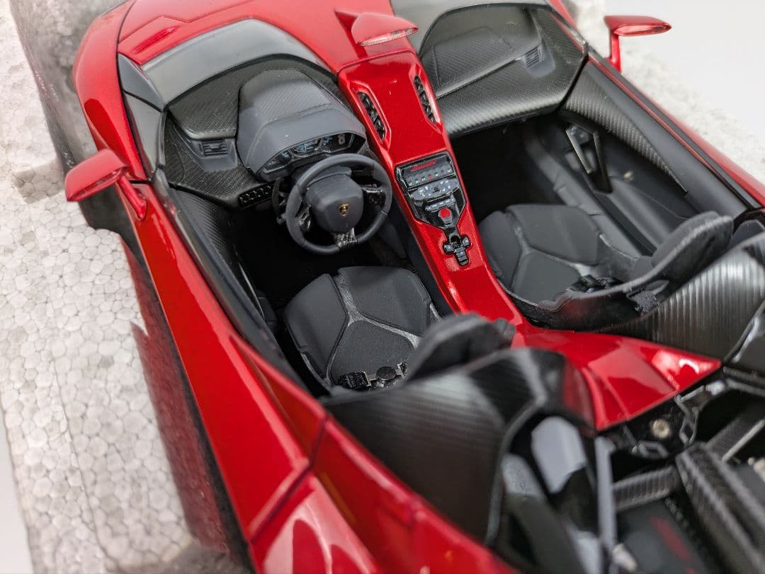 1/18 ミニカー ランボルギーニ　アヴェンタドール J オートアート　レッド