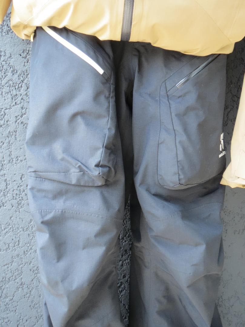 ホグロフス　スキーウェアセット（ジャケット・パンツ）