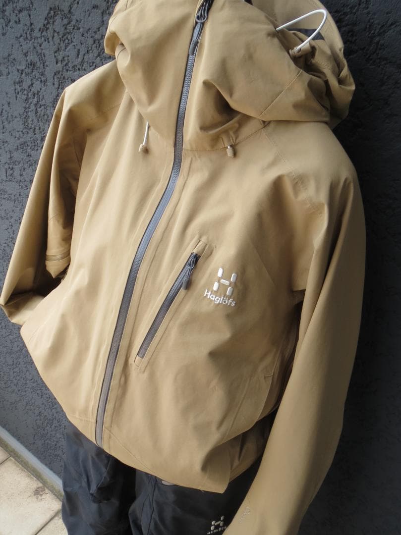 ホグロフス　スキーウェアセット（ジャケット・パンツ）