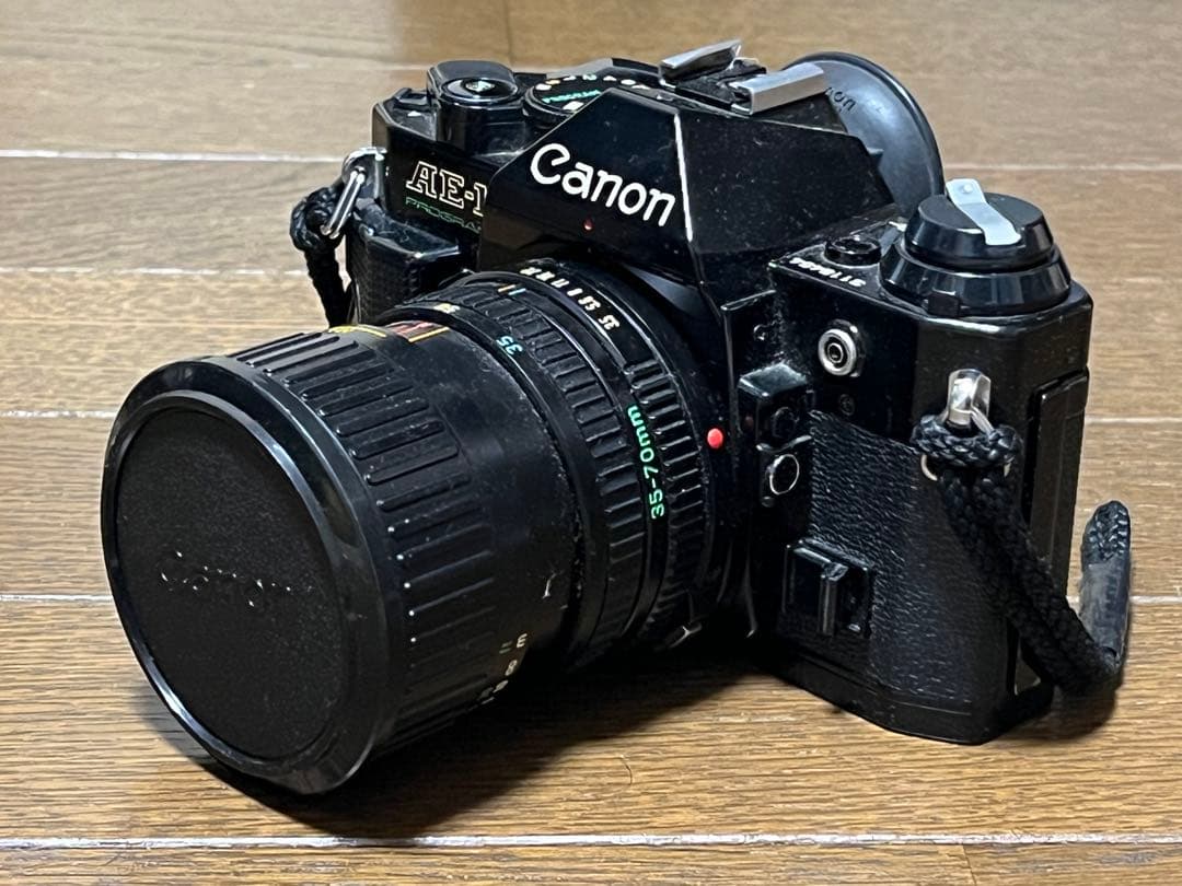 Ｃａｎｏｎ　ＡＥ－１　一眼レフカメラ　セット　ブラック　ストロボ・レンズ付き
