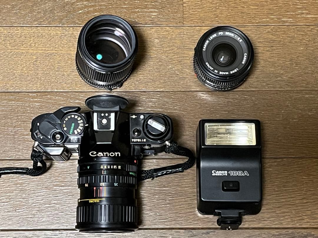 Ｃａｎｏｎ　ＡＥ－１　一眼レフカメラ　セット　ブラック　ストロボ・レンズ付き