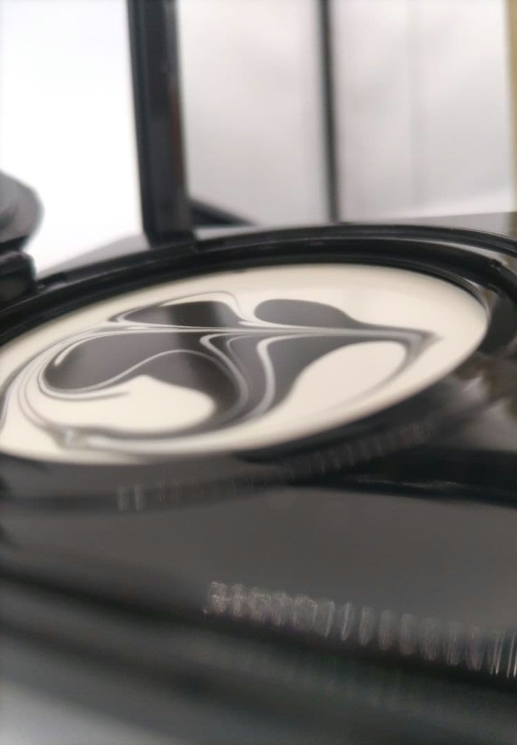 «新品未使用» ジバンシー GIVENCHY ソワンノワール UVコンパクト