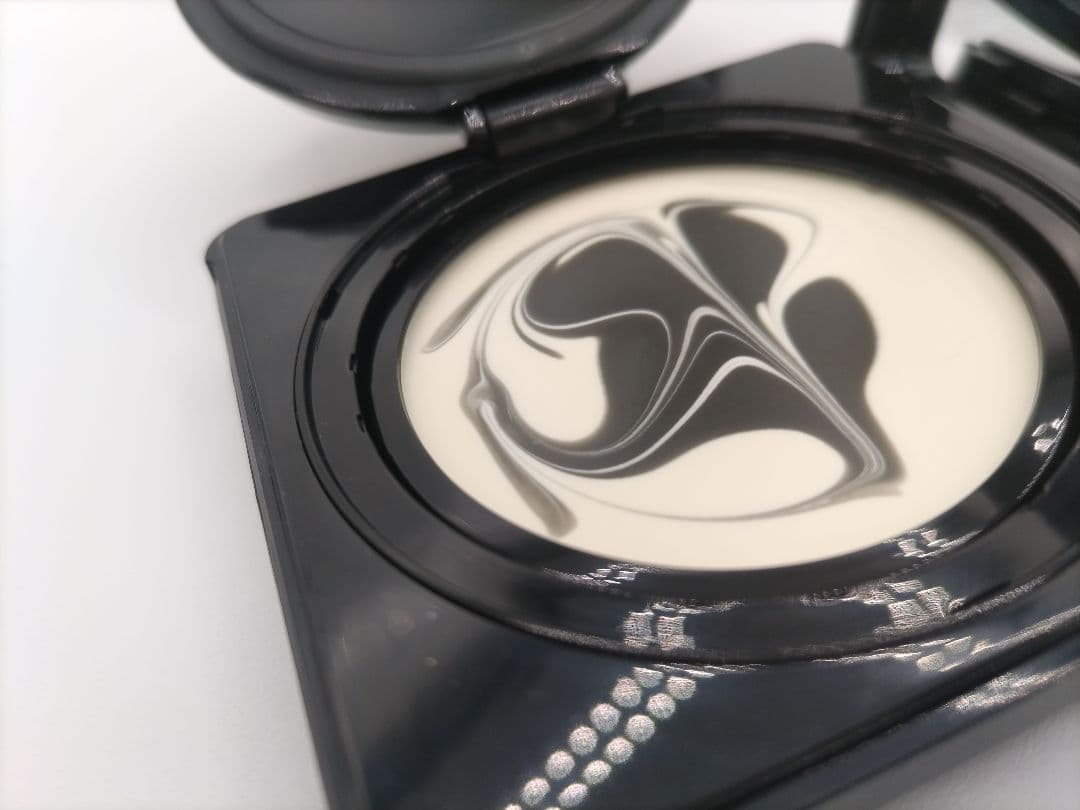 «新品未使用» ジバンシー GIVENCHY ソワンノワール UVコンパクト