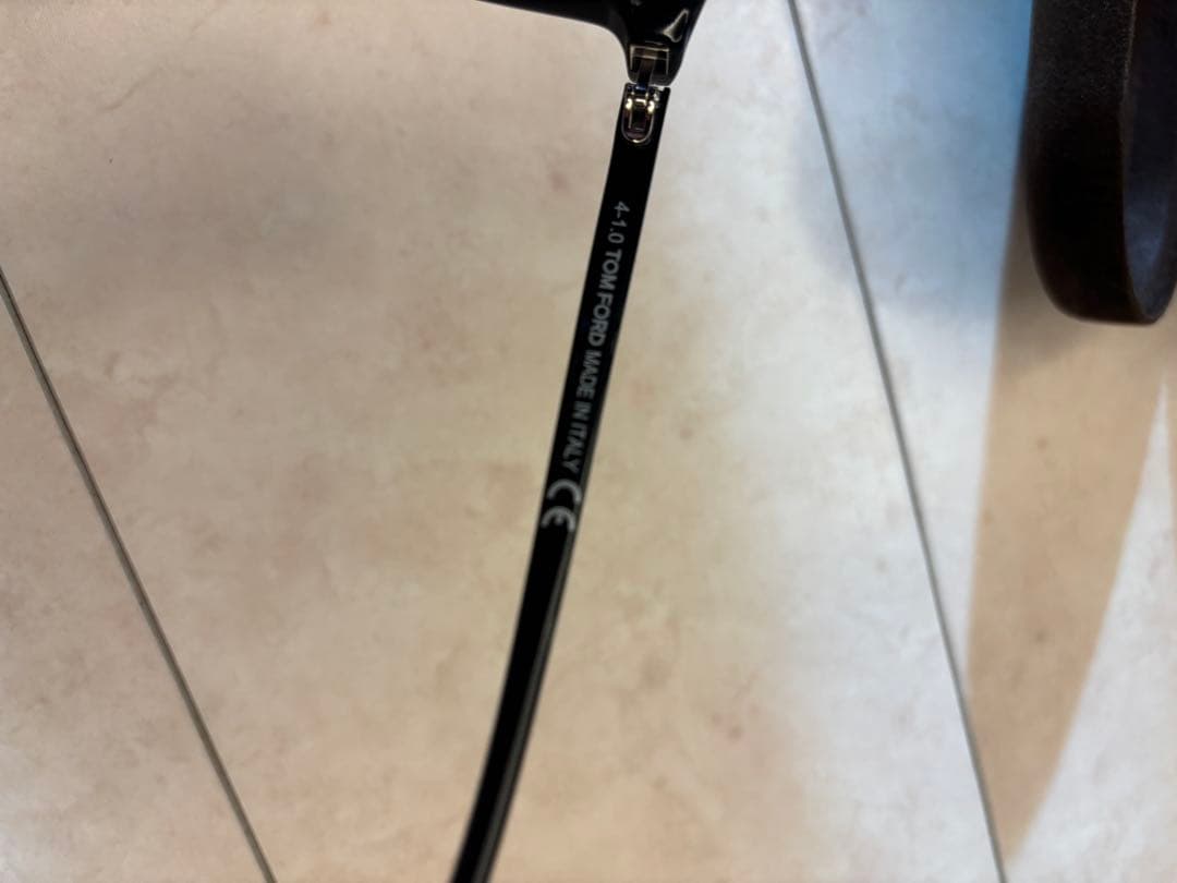 TOM FORD ブラックサングラス ケース付き