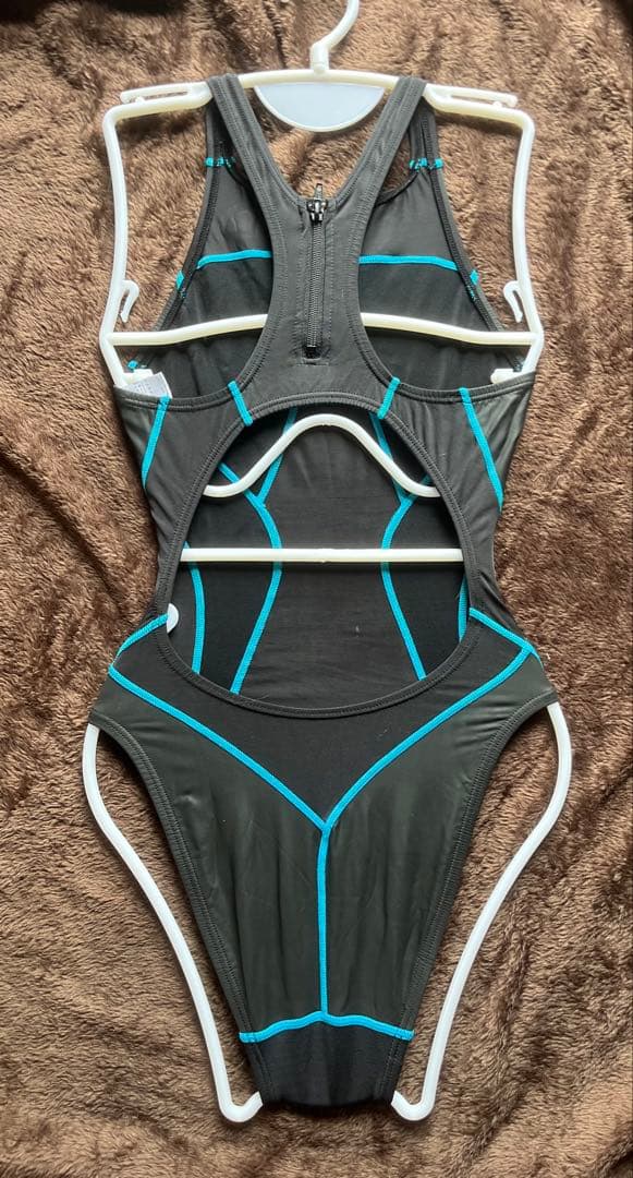 ellesse競泳水着 ブラック　グリーンライン