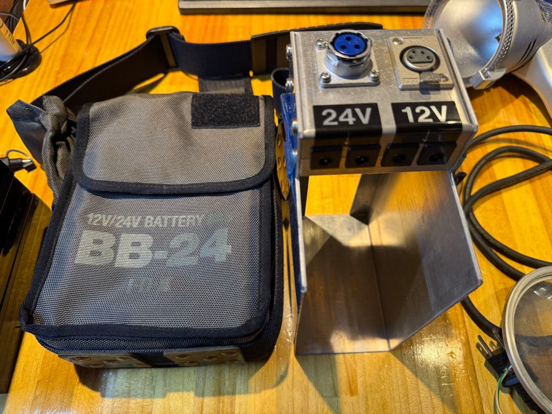 東芝ライテック　撮影用バッテリーライトセット一式