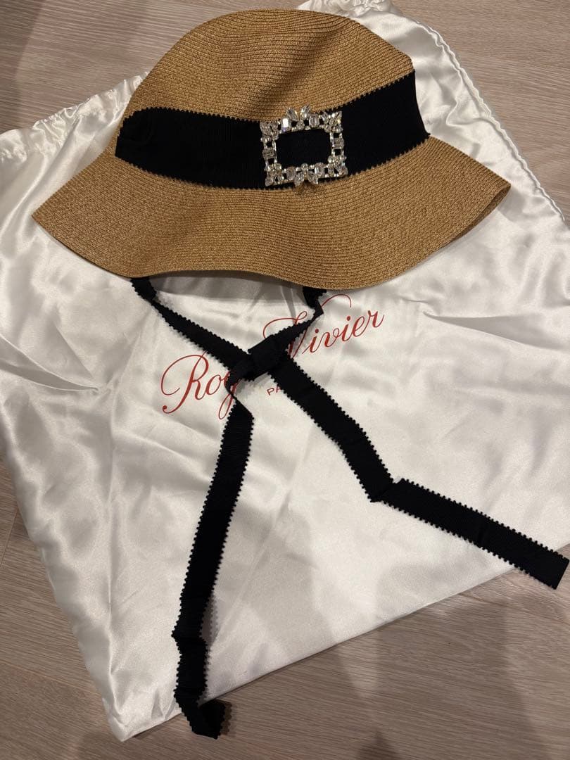 Roger vivier ブロッシュ ヴィヴィエ ラフィア ハット