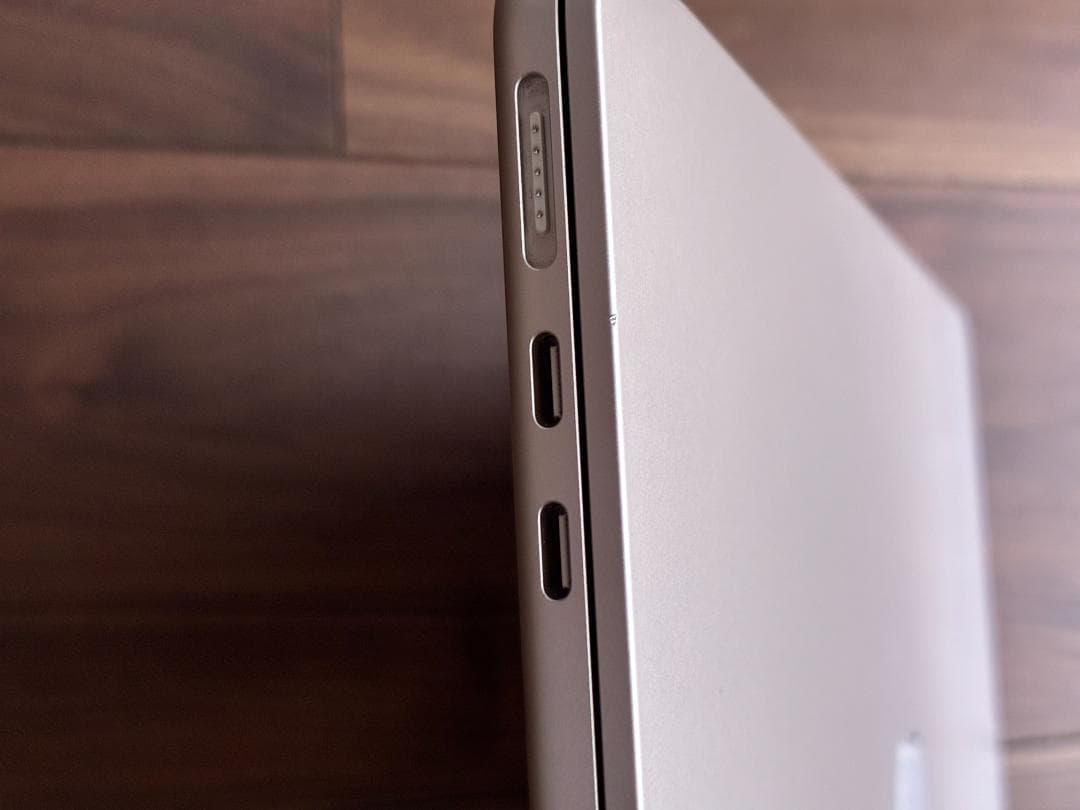 Apple MacBook Air M3 ゴールド シルバー