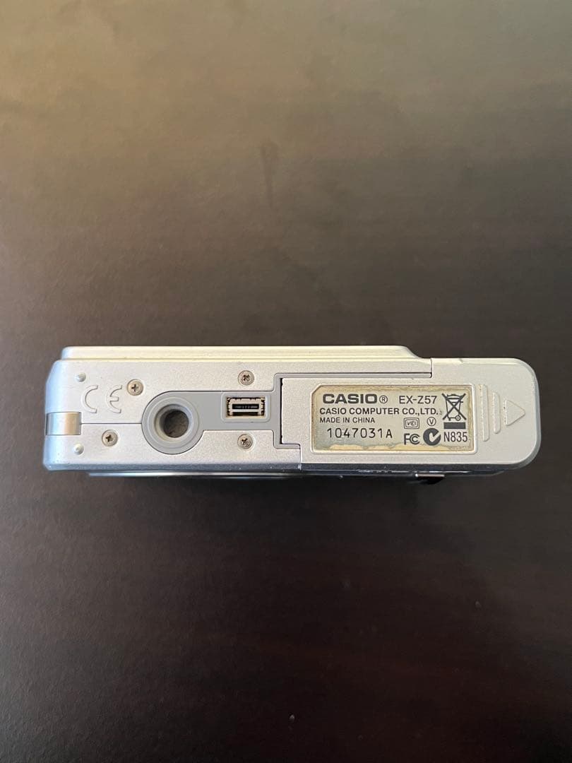 CASIO EXILIM EX-Z57 デジカメ　シルバー