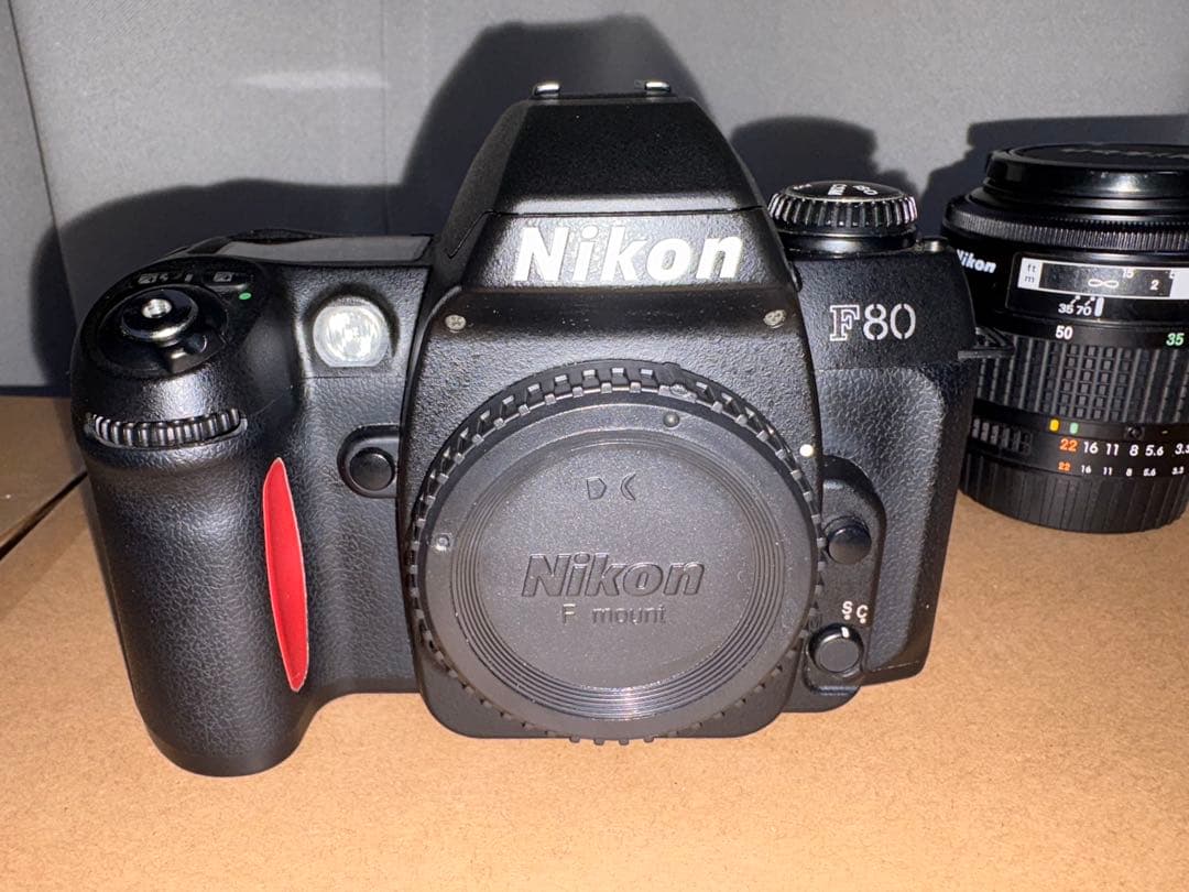 Nikon F80 フィルムカメラ　レンズ付き