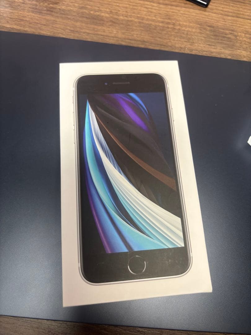 Apple iPhoneSE2 本体 カバー付き