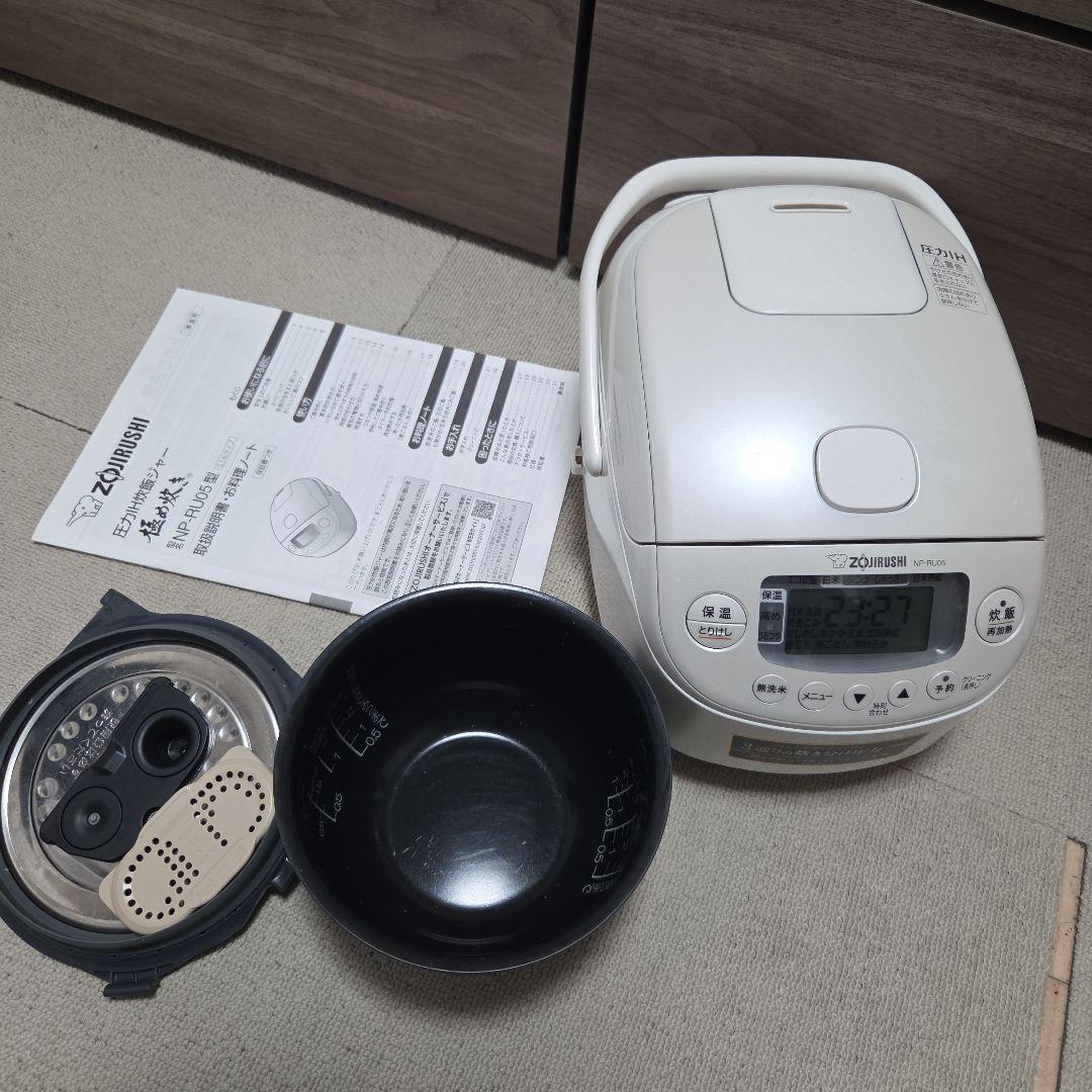 ZOJIRUSHI 炊飯器 3合炊き ホワイト　NP-RU05型