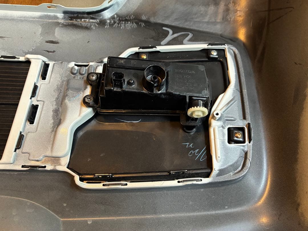 0717 ホンダ　N-BOX カスタム　フロントバンパー　グリルセット. JF3