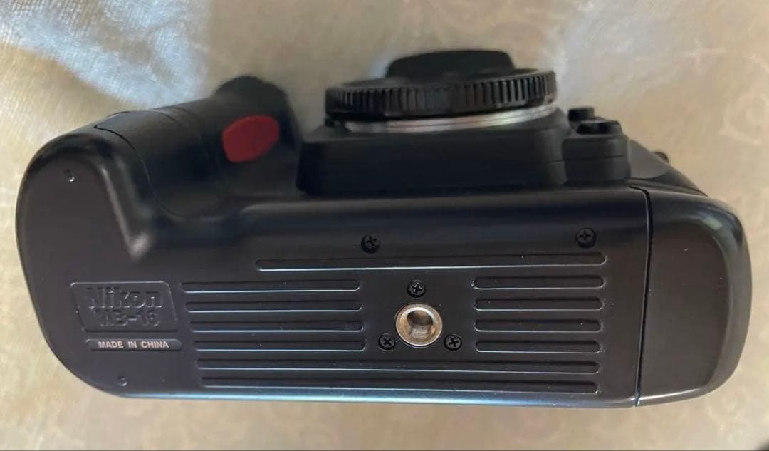 Nikon F80D MB-16付き