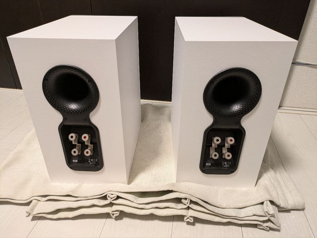 Bowers & Wilkins 606 ブックシェルフ スピーカー