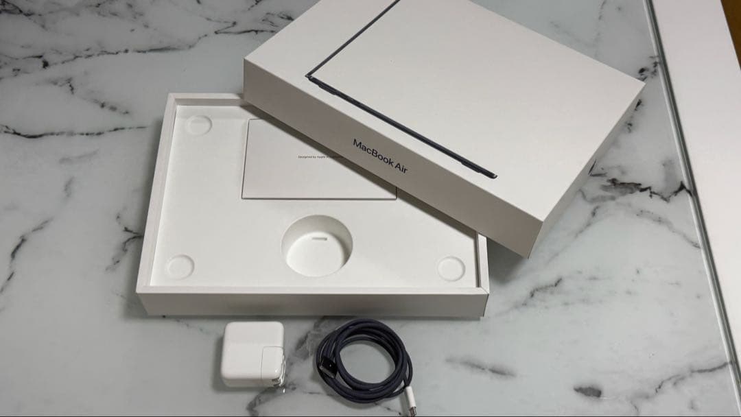 Apple MacBook Air 13インチ　M2チップ　16GB RAM