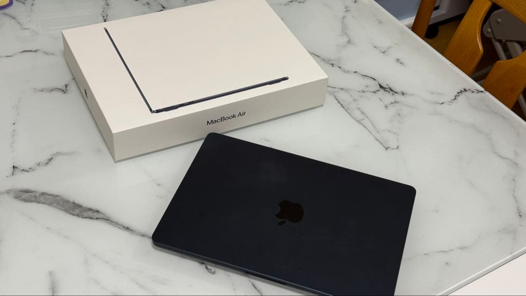 Apple MacBook Air 13インチ　M2チップ　16GB RAM