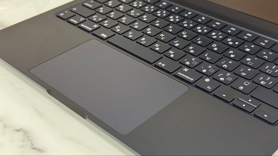 Apple MacBook Air 13インチ　M2チップ　16GB RAM