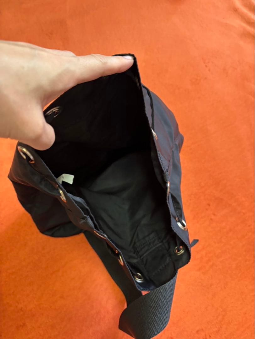 STUSSY 巾着風ショルダーバッグ　ブラック